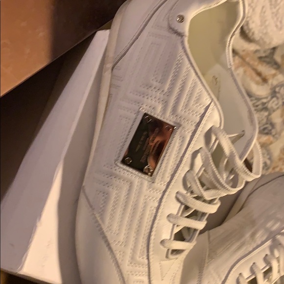 Versace - Picture 2 of 5